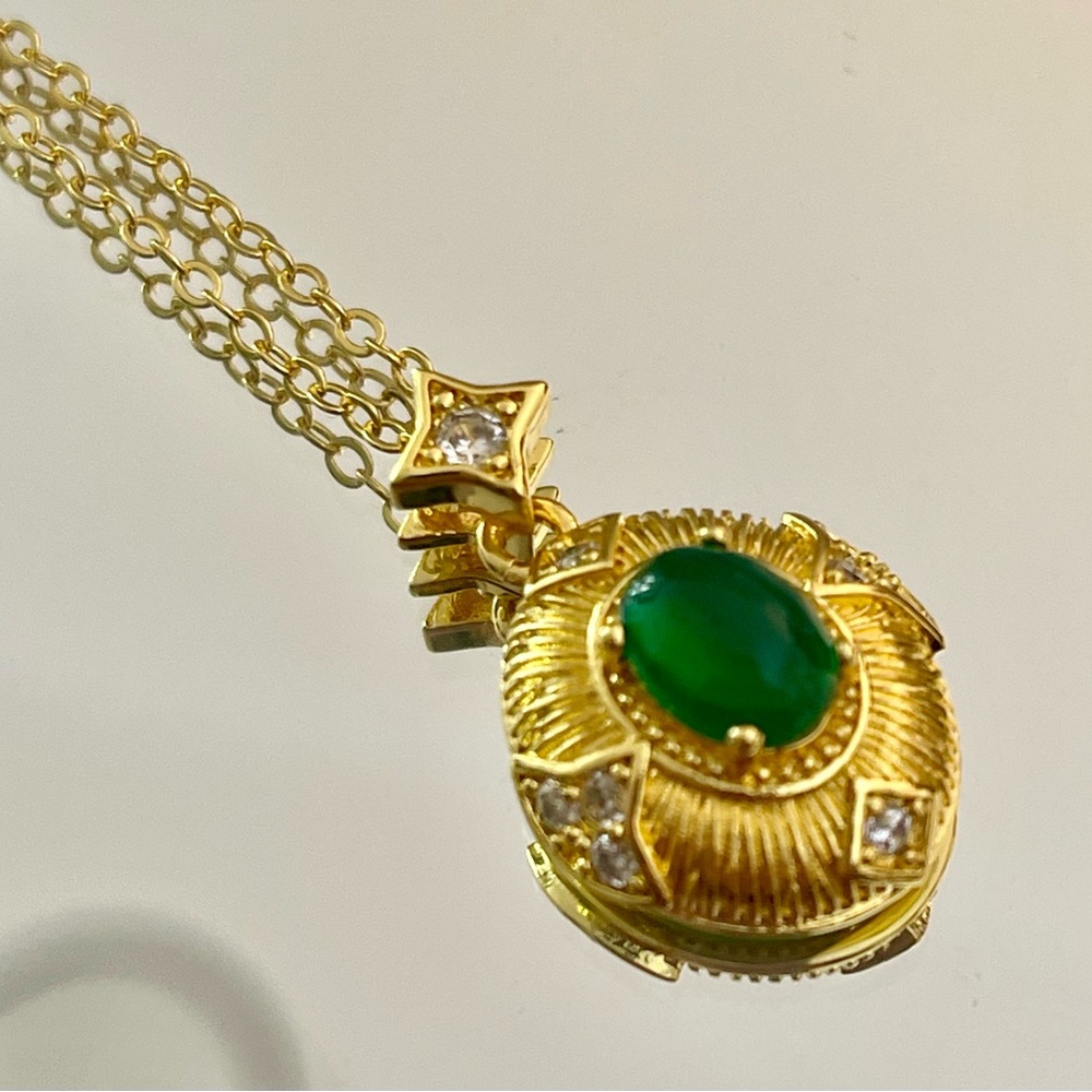 Classic Gold Color Simulation Emerald Pendant Fashion Necklace
